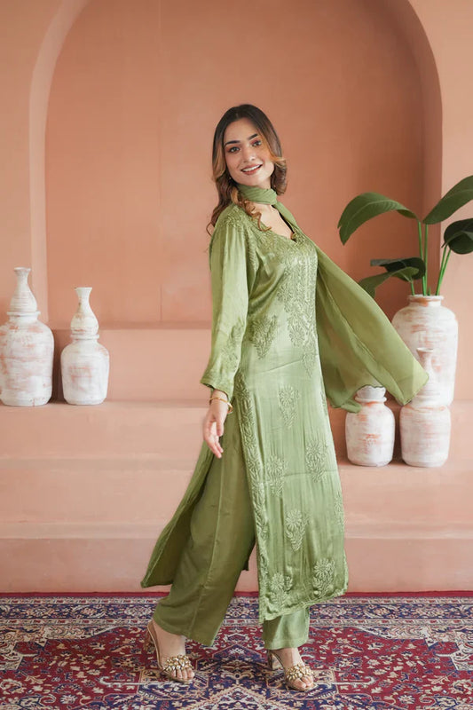 Gulnaar chikankari 3 pc set in green.