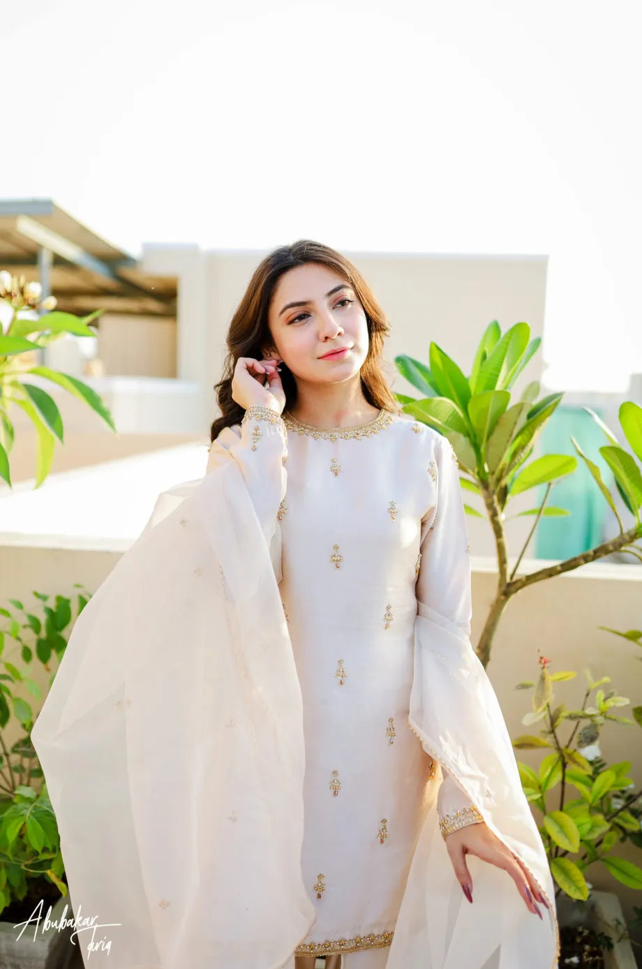 SOLID IVORY HAND EMBELLISHED KURTA WITH FARSHI SHALWAR AND DUPATTA